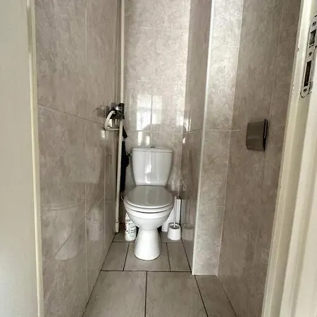 Apartment 6 Places, 3